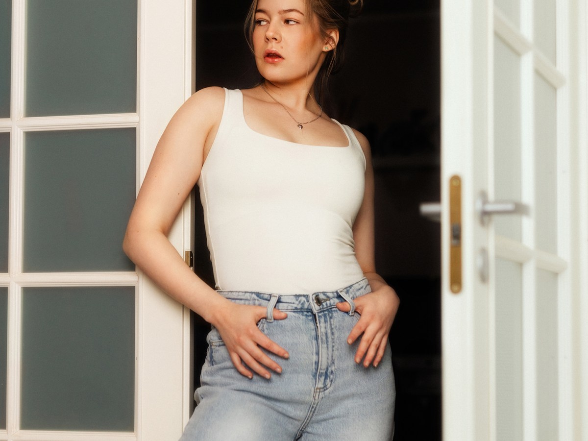 Minä vs. Maailma: Nuoren tarina koulun, työn ja aktivismin&nbsp;ristipaineissa